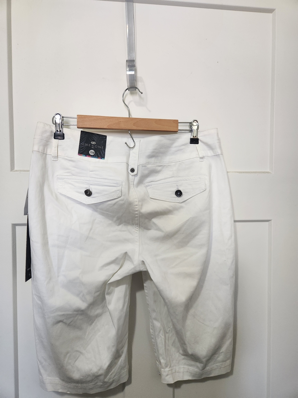 One 5 One White Women's  Bermuda Shorts-Size 10 - Picture 2 of 8